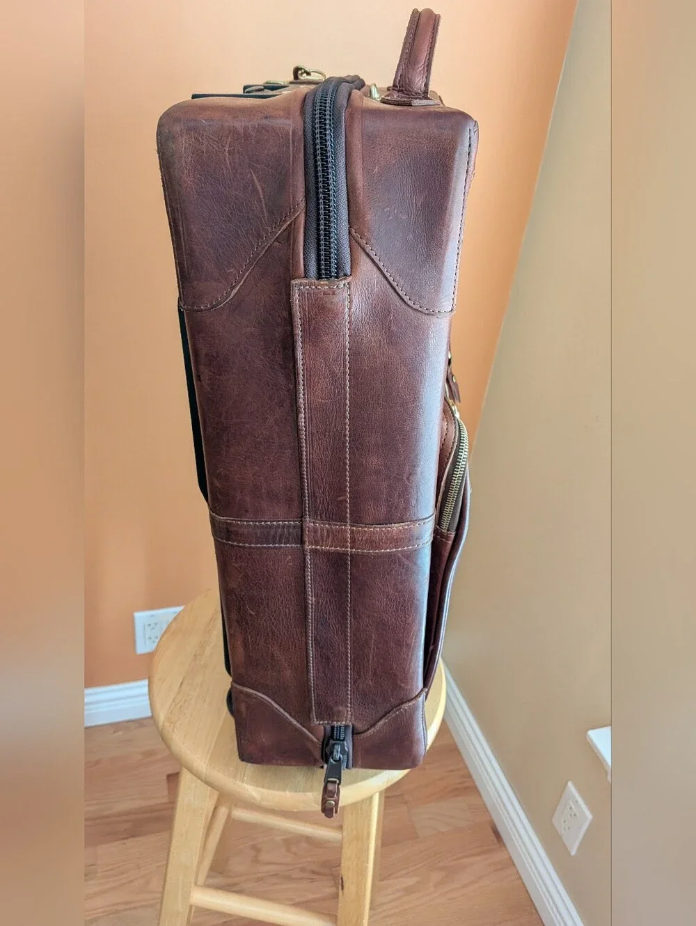 Vintege J.W.HULME CO.Made In America Leather Rolling Carry-On Bag - Brown